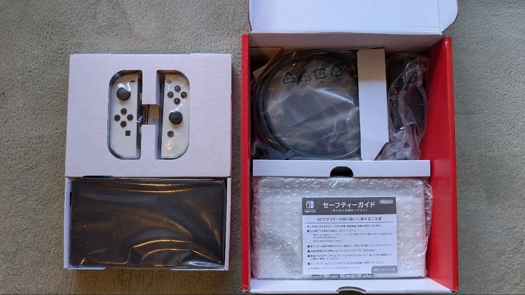 【新品未使用】Nintendo Switch 有機EL(画面に小さなキズあり)