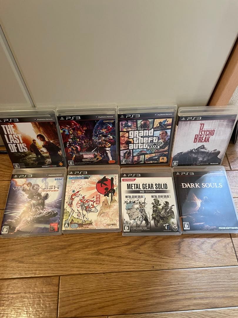 ps3本体　コントローラー3つ　美品ゲーム13本　縦置き台座あり
