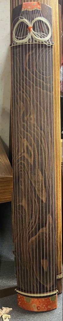 お琴です。13弦 並甲、すだれ彫り 箏曲部での自宅練習用に