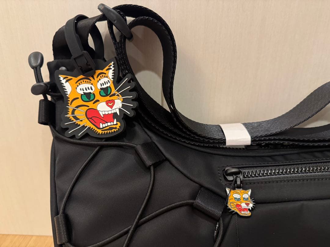 オニツカタイガー スモールメッセンジャーバッグ　新品　ブラック