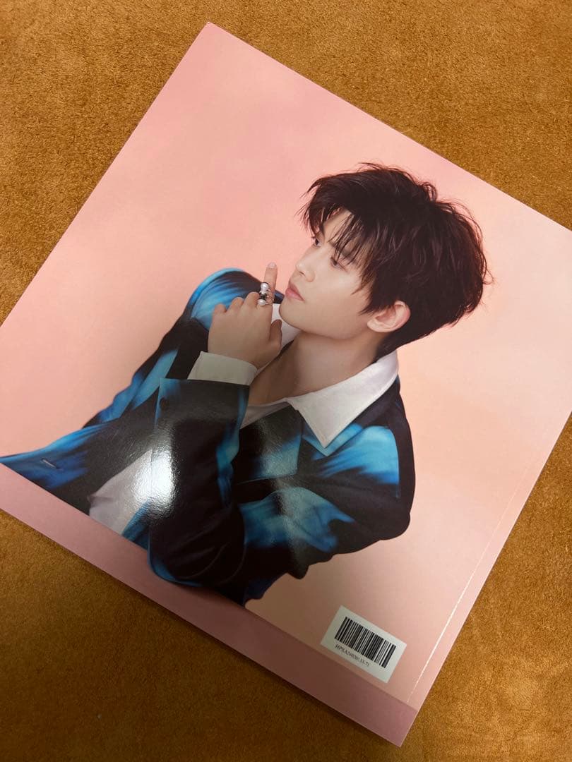 2023(二)アレン・レン（任嘉倫）個人写真集　正方形32p ALLEN写真集