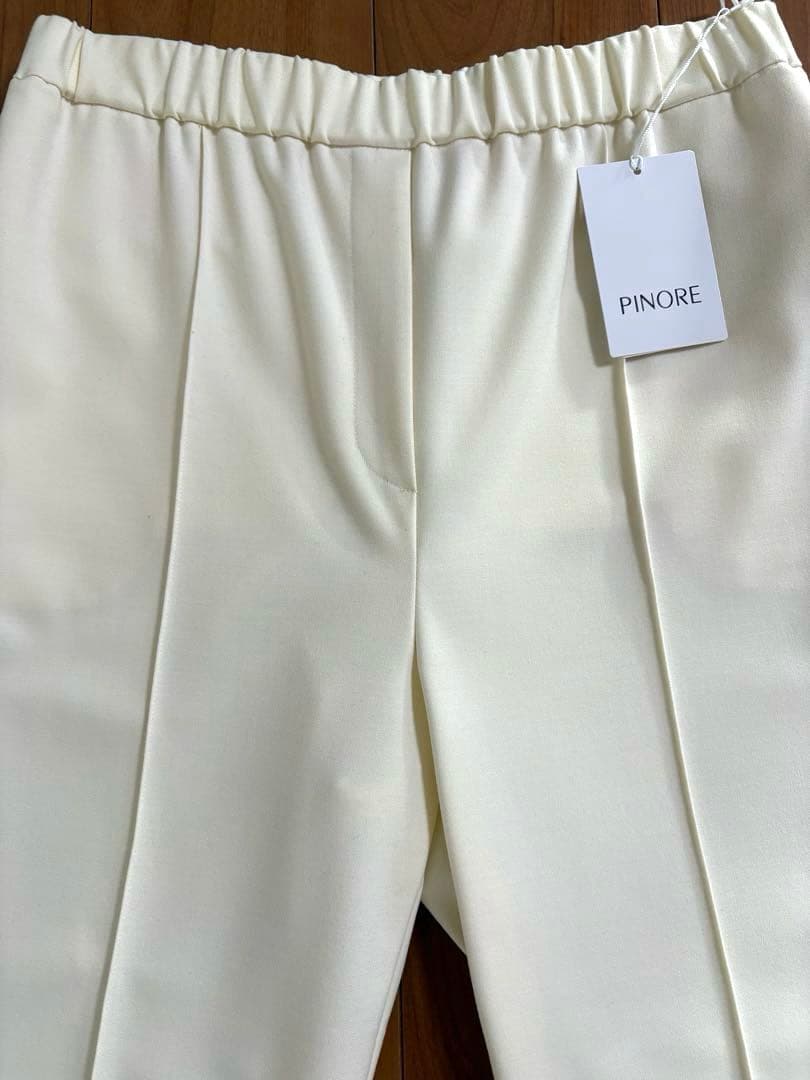 新品　ピノーレ　PINORE オフ白パンツ　サイズ４０　¥31900