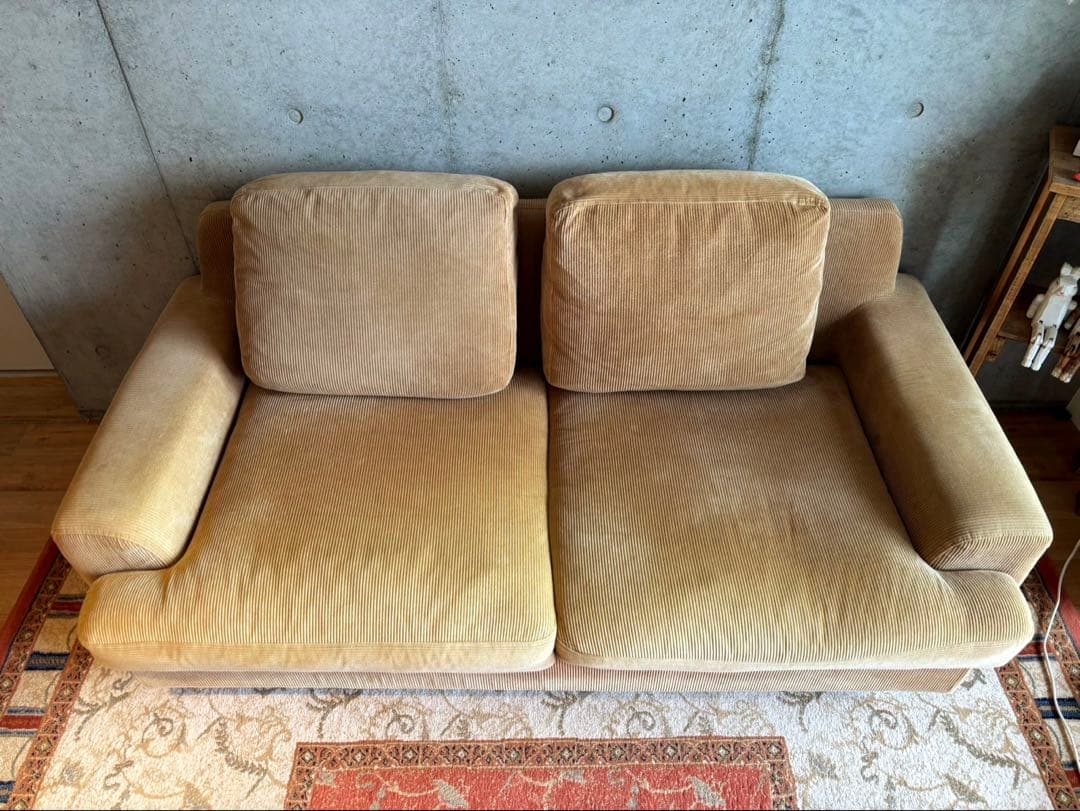 【送料込み】Unico ベージュ コーデュロイ 2人掛けソファ