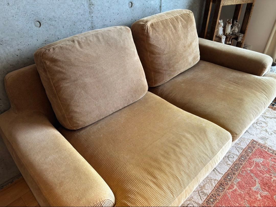 【送料込み】Unico ベージュ コーデュロイ 2人掛けソファ
