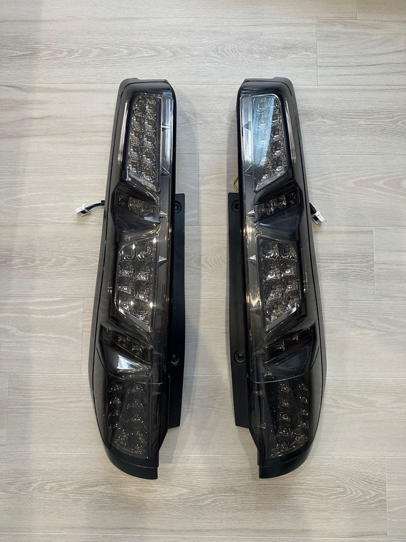 エクストレイルt31スモークテールランプ