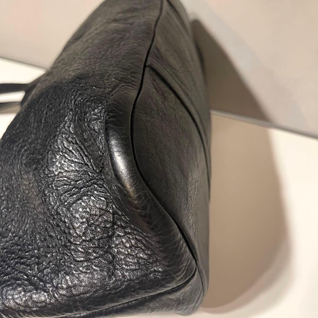 ILBISONTE イルビゾンテ　ハンドバッグ　レザー　ブラック　エンボスロゴ