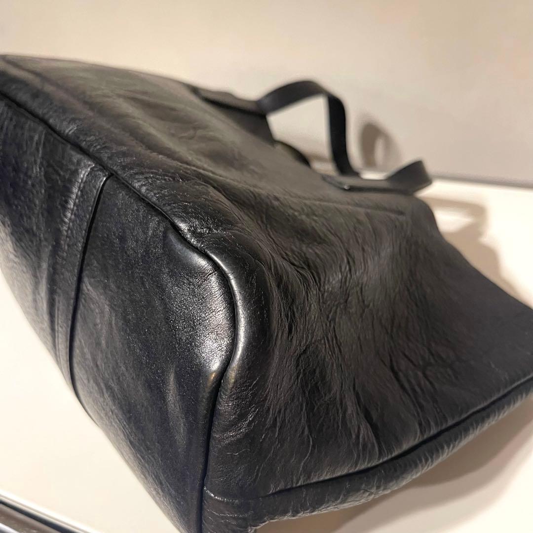 ILBISONTE イルビゾンテ　ハンドバッグ　レザー　ブラック　エンボスロゴ