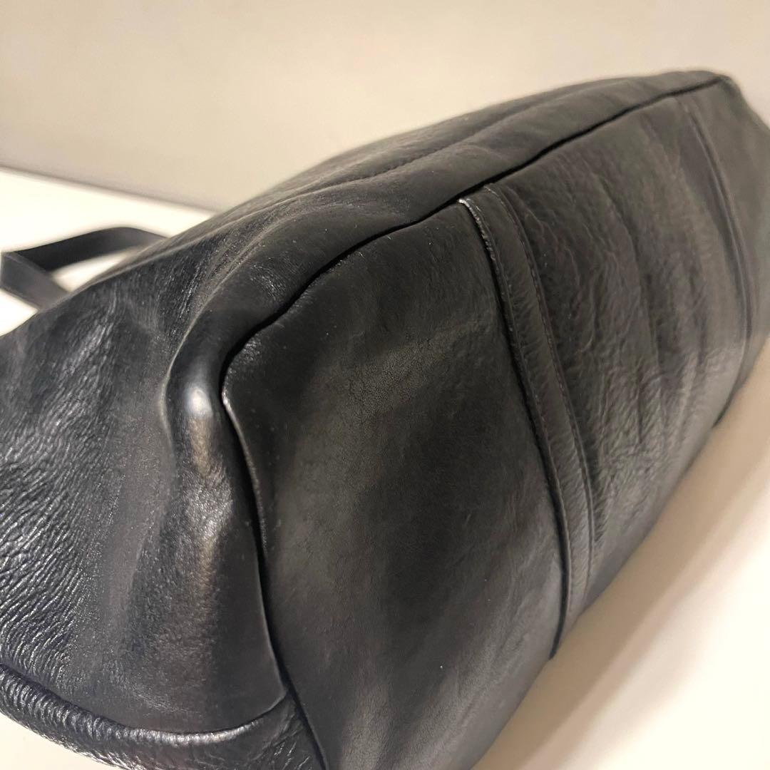 ILBISONTE イルビゾンテ　ハンドバッグ　レザー　ブラック　エンボスロゴ