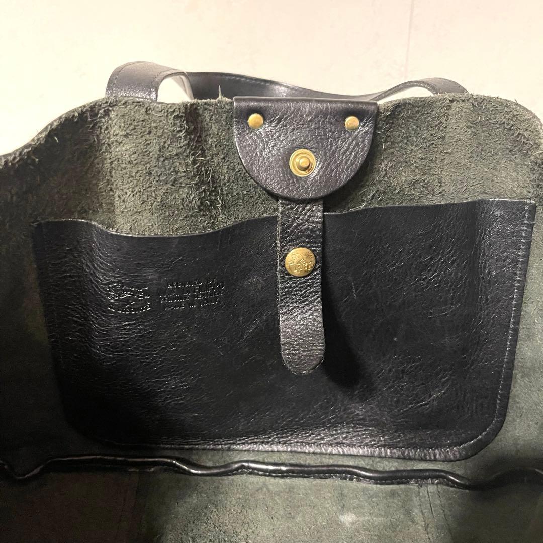 ILBISONTE イルビゾンテ　ハンドバッグ　レザー　ブラック　エンボスロゴ