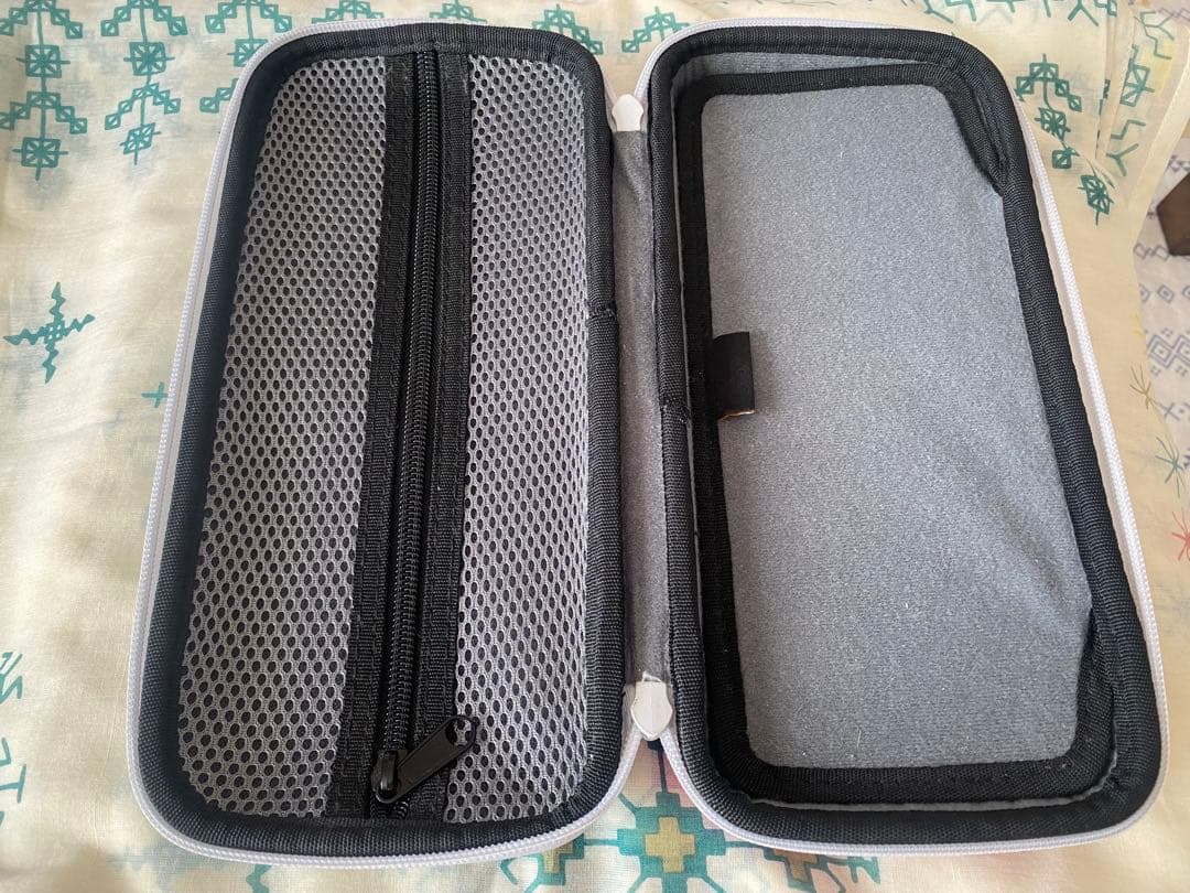 Nintendo Switch Light イエロー 美品 箱付ハードケース付