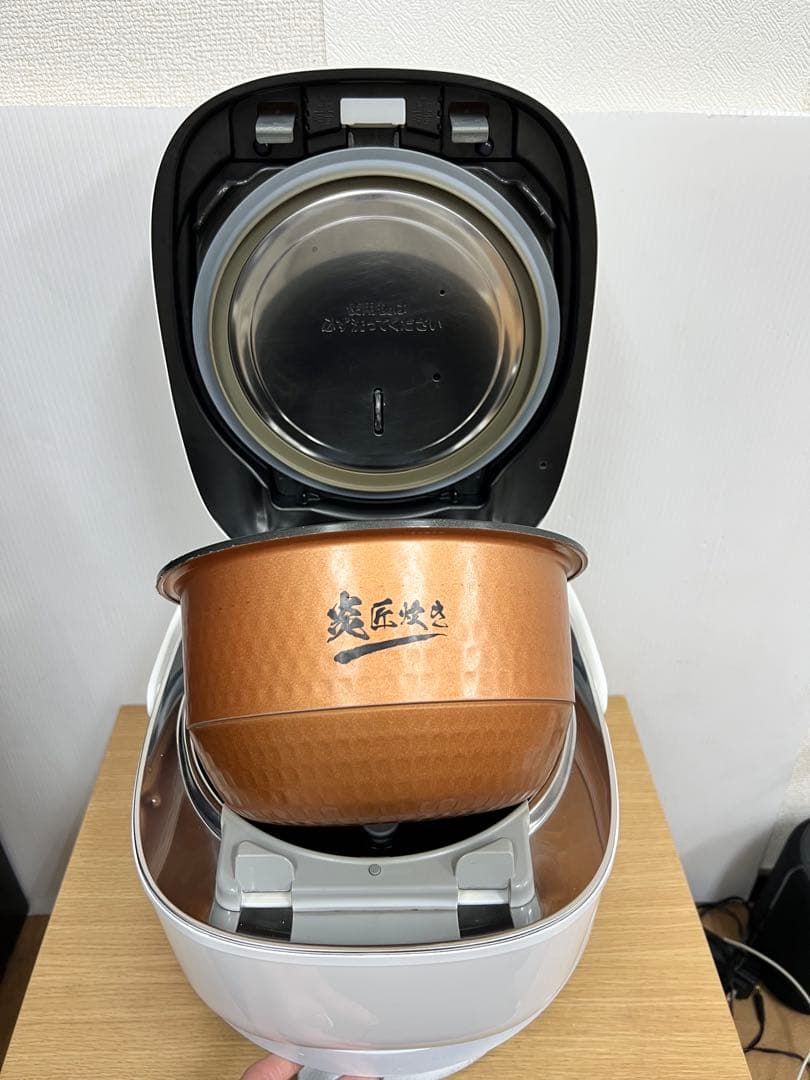 TOSHIBA 真空圧力IH炊飯器 RC-10VST 1.0L 2022年製