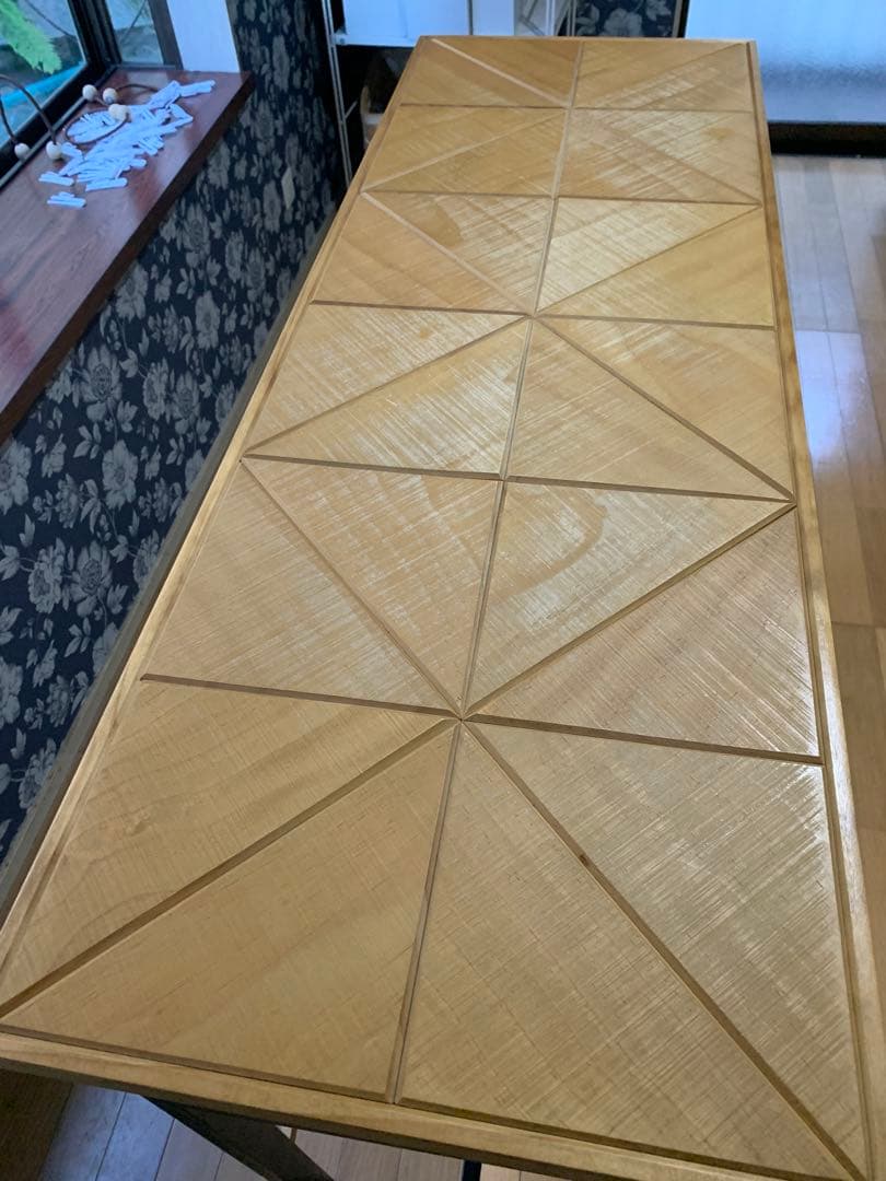 スタイリッシュなカウンターテーブル