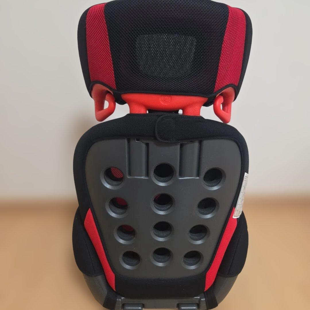 エールベベ　チャイルドシート　黒赤ブラックジュニアシート
