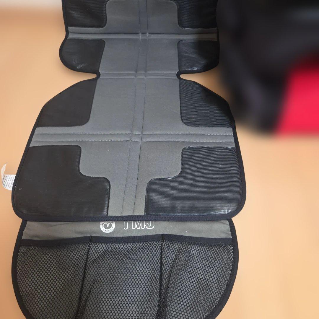 エールベベ　チャイルドシート　黒赤ブラックジュニアシート