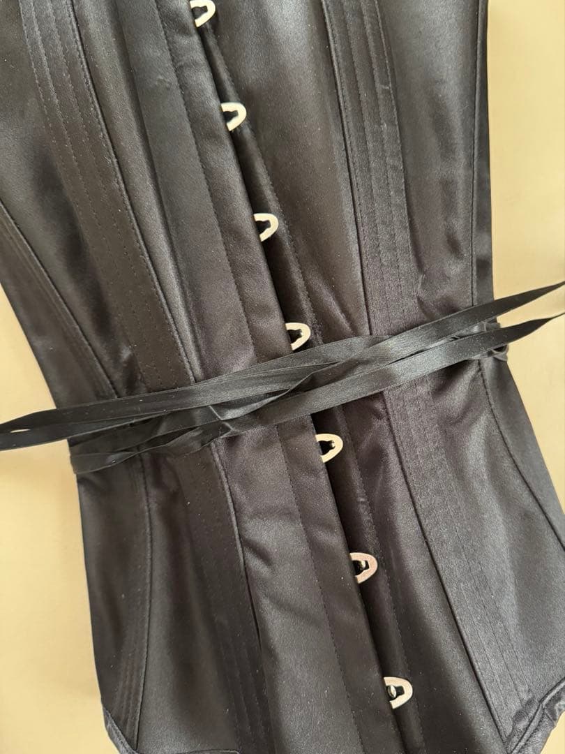 ピュアワン　P.C.W 砂時計型コルセット　ブラック