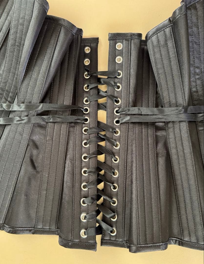 ピュアワン　P.C.W 砂時計型コルセット　ブラック