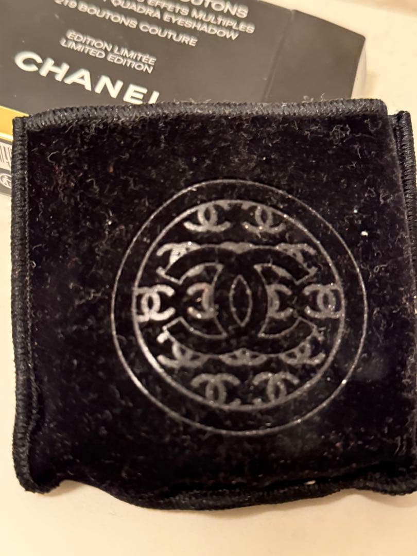 シャネル　ル　キャトル　オンブル219ブトン　クチュール