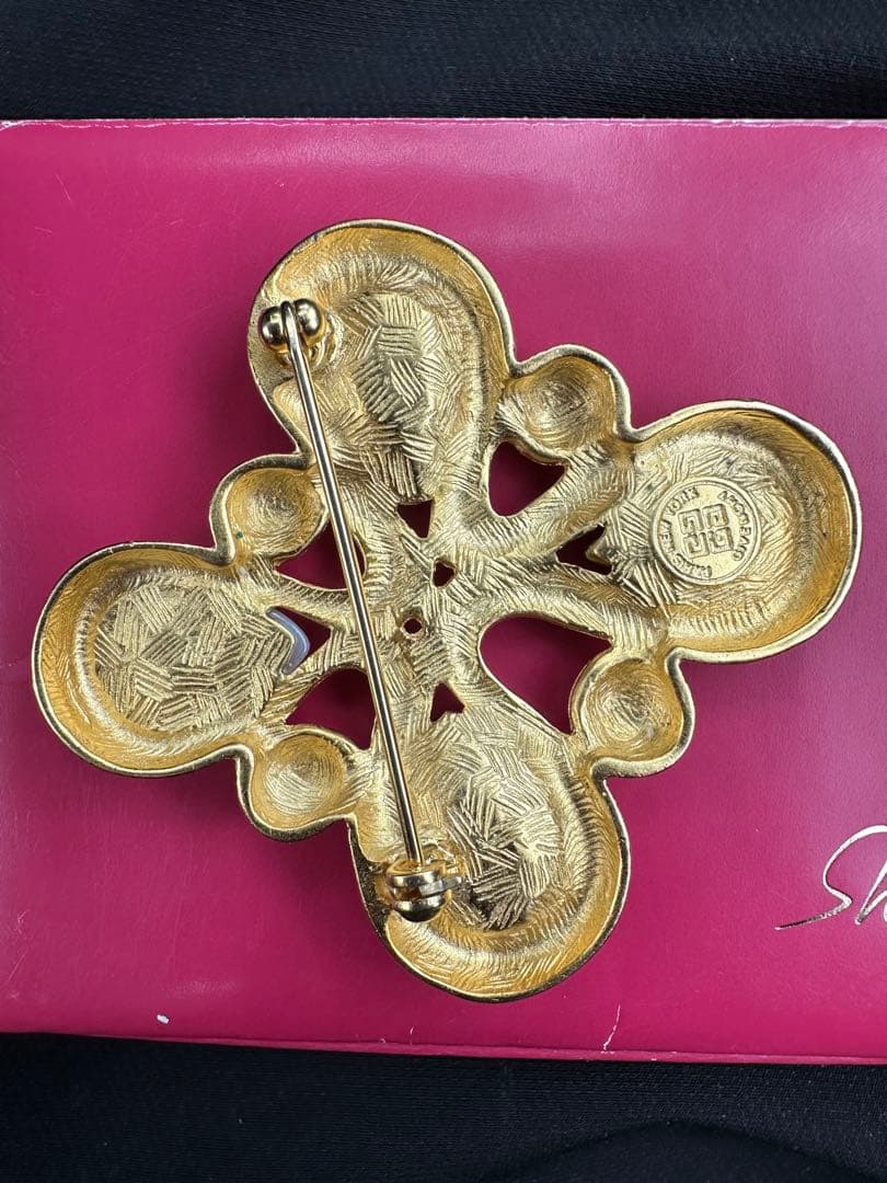 GIVENCHY ジバンシィ　ビジューピンブローチ