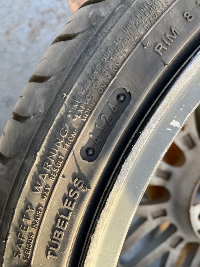 19インチ ホイール シルバー　タイヤほぼ新品