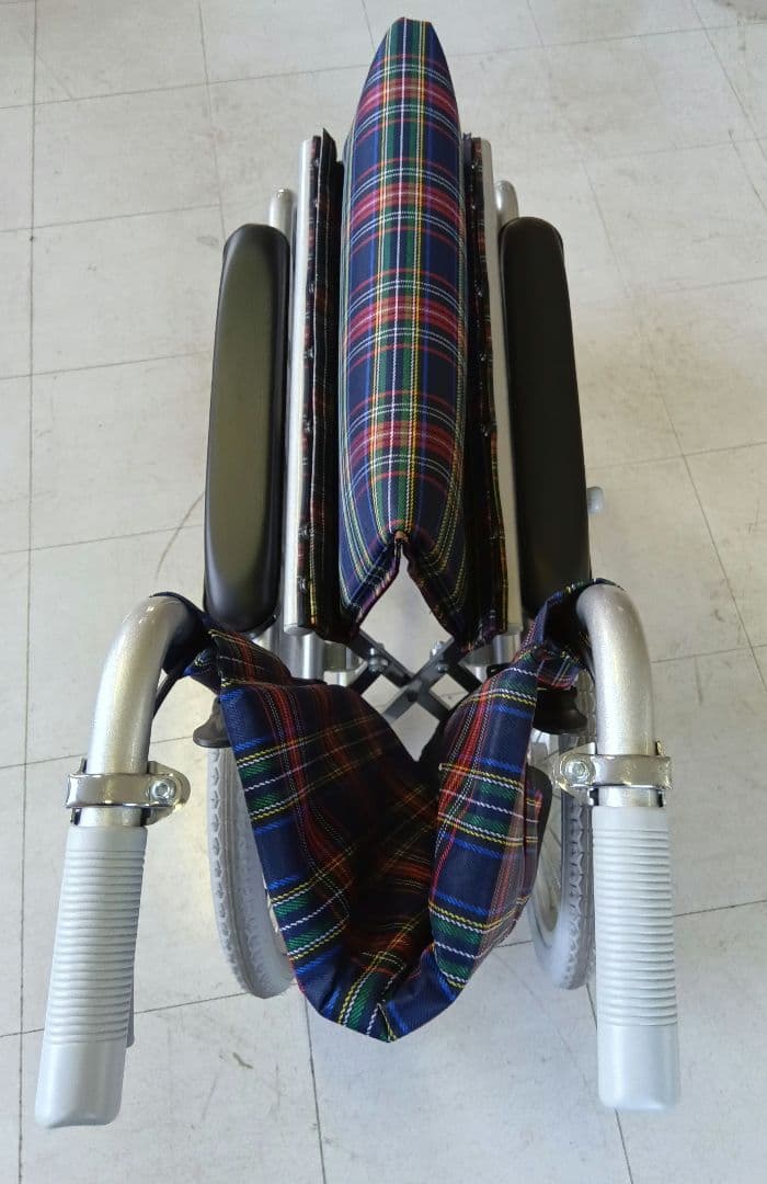 幸和製作所TacaoF　B-40 介助式車椅子　背折れタイプ　アルミ製介護車