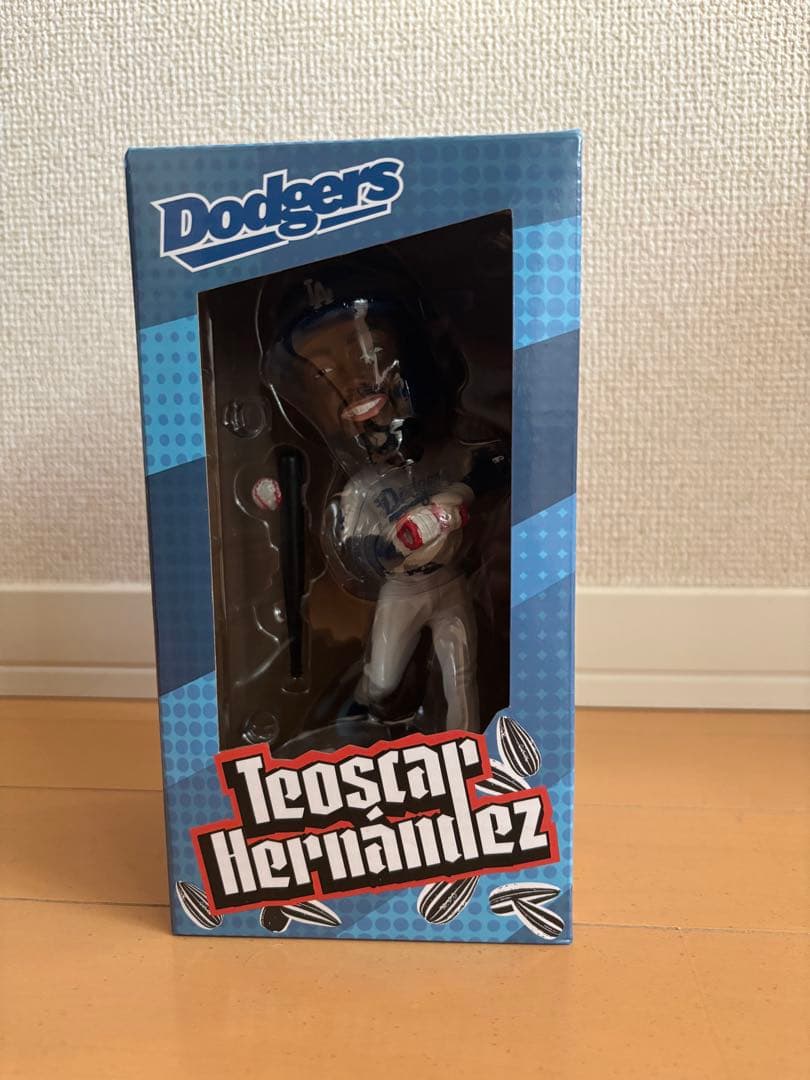 【新品未開封】ドジャース　テオスカー・ヘルナンデス　ボブルヘッド ヘルメット付き