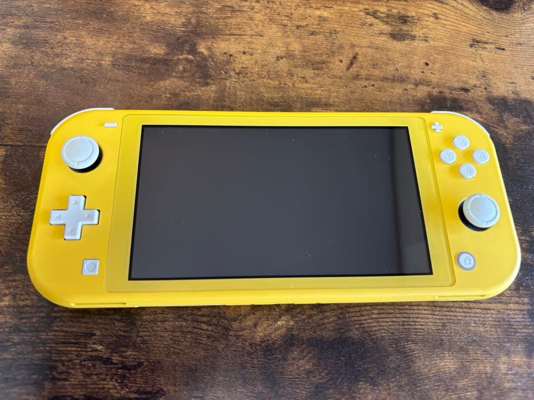 Nintendo Switch Lite イエロー 箱付きでの発送も可能