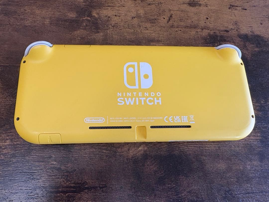 Nintendo Switch Lite イエロー 箱付きでの発送も可能