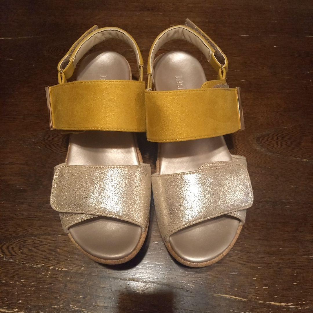 【完売・新品未使用】アカイシ　サンダル　ダブルベルトコンビ　イエロー