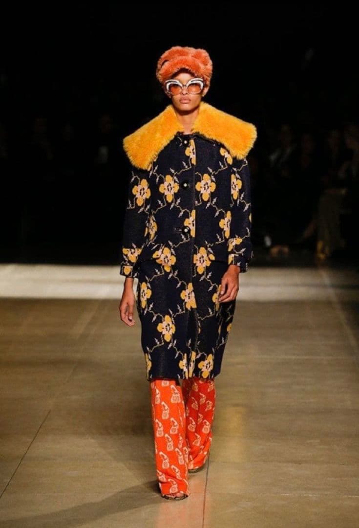 大特価【美品】ミュウミュウの総柄フレアパンツ　オレンジ系