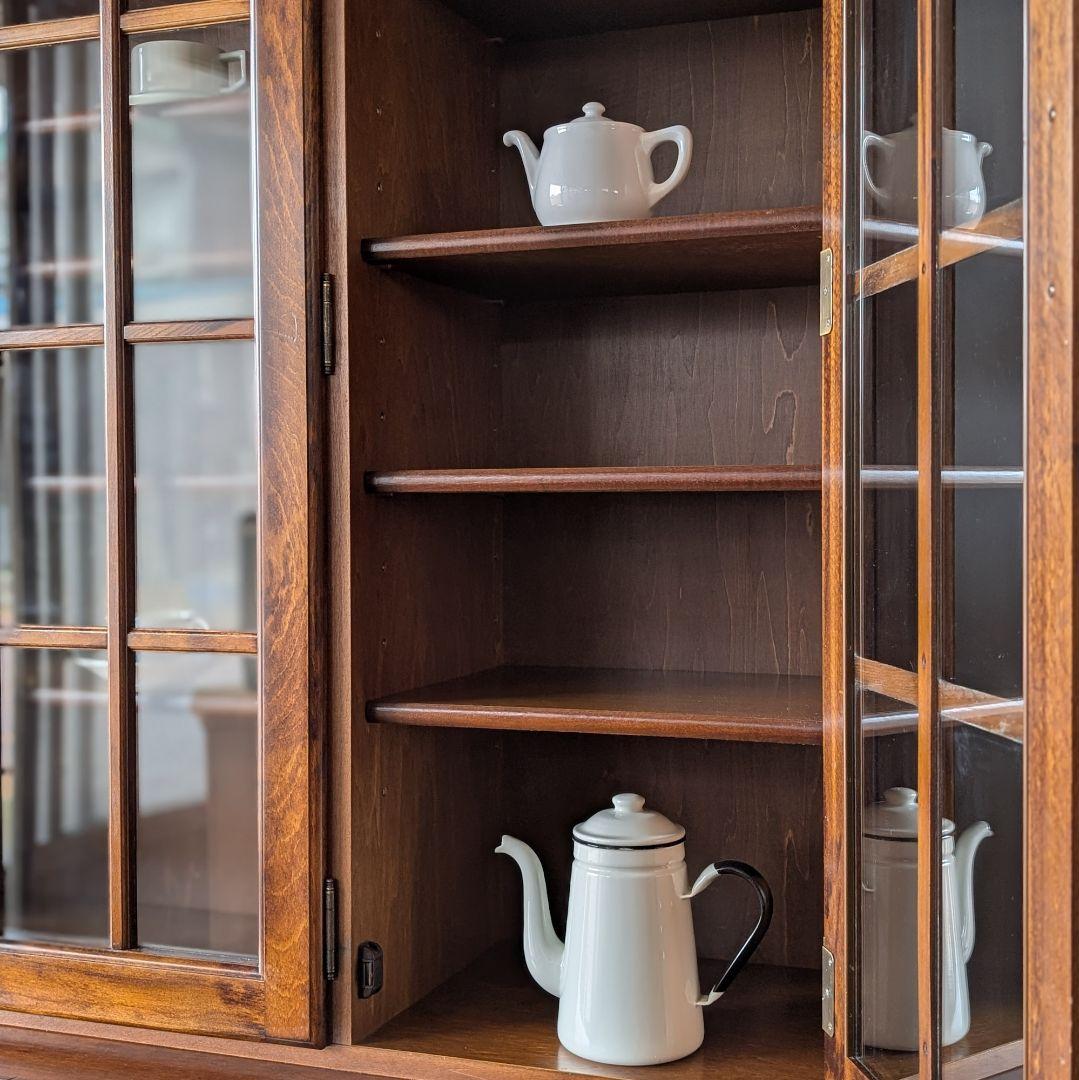 【古家具】カリモク家具 コロニアルシリーズのヴィンテージな食器棚　キッチンボード