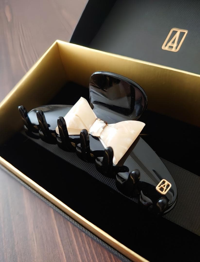 アレクサンドルドゥパリ 大粒スワロフスキー リボンクリップ