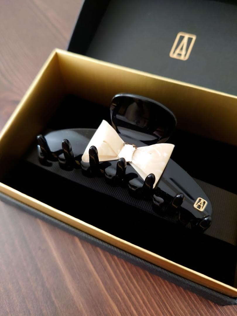 アレクサンドルドゥパリ 大粒スワロフスキー リボンクリップ