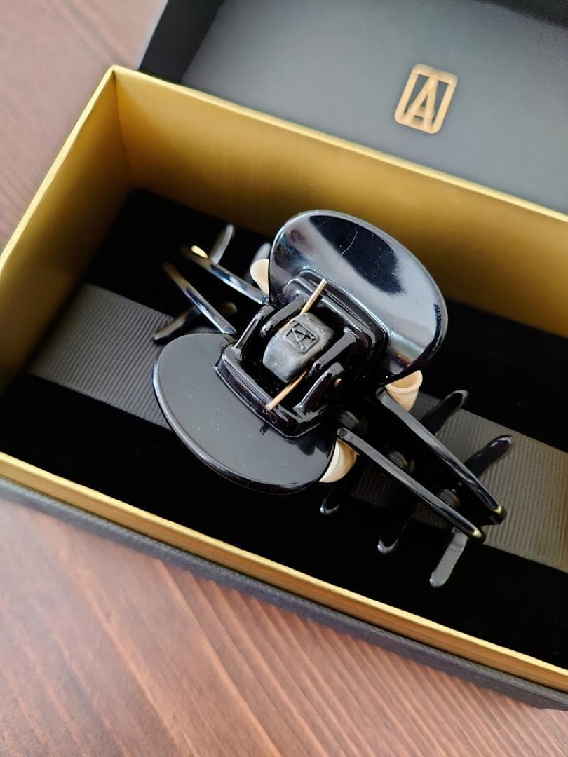 アレクサンドルドゥパリ 大粒スワロフスキー リボンクリップ