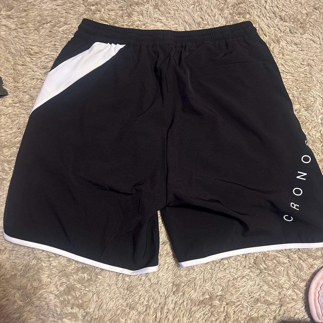 CRONOS 黒ショートパンツ ホワイトアクセント