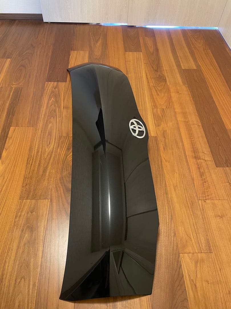 トヨタ ハイエースボンネット　送料込み