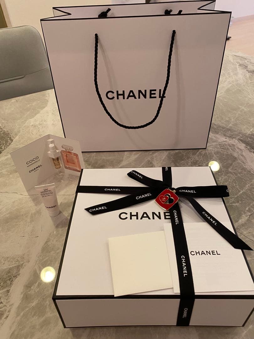 CHANELココマドモアゼルオイル バレンタイン限定セット チャーム付き