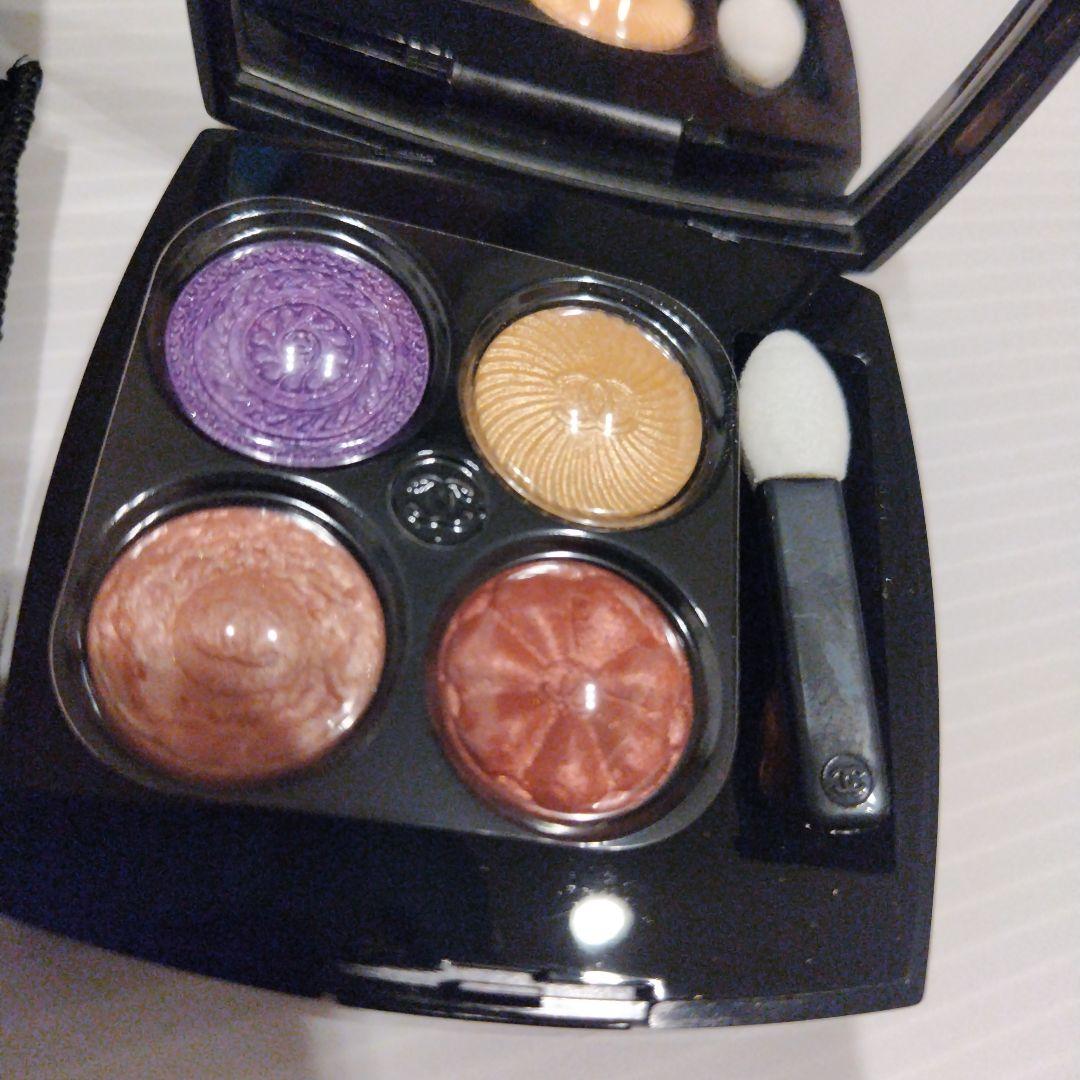 新作特別限定品　CHANEL レ キャトル オンブル ブトン 239