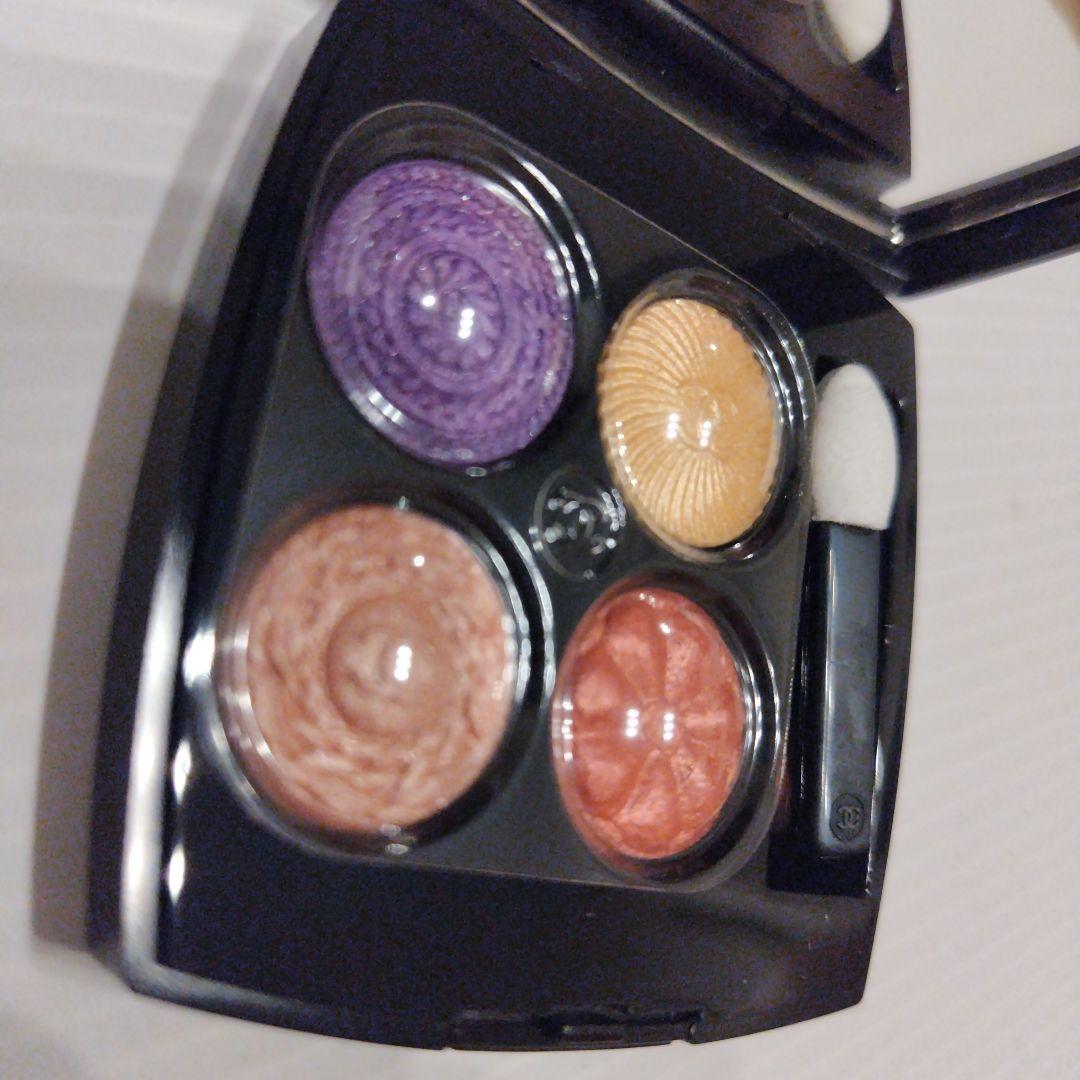 新作特別限定品　CHANEL レ キャトル オンブル ブトン 239