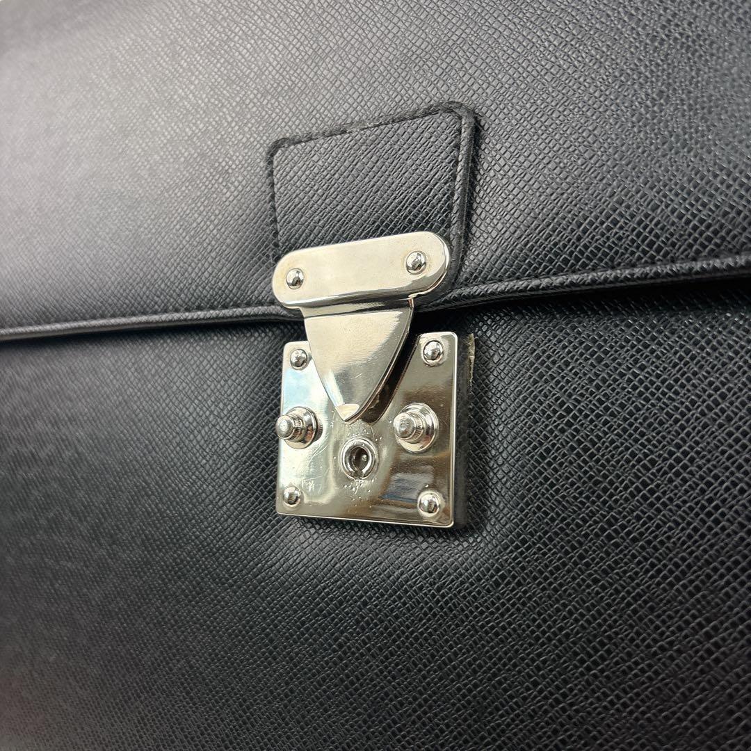 YSLイヴサンローラン ブリーフケース 黒 鍵付き フラップ オールレザー