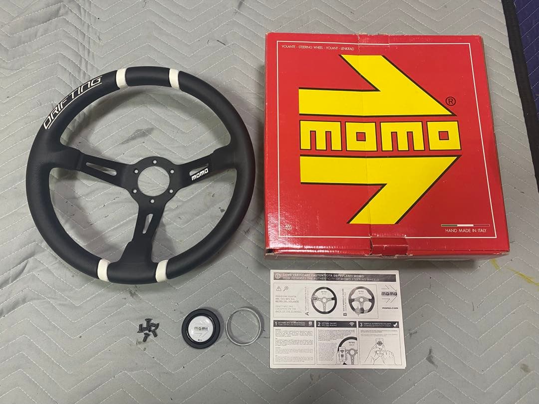 モモ　momo DRIFTING ステアリングホイール 350mm