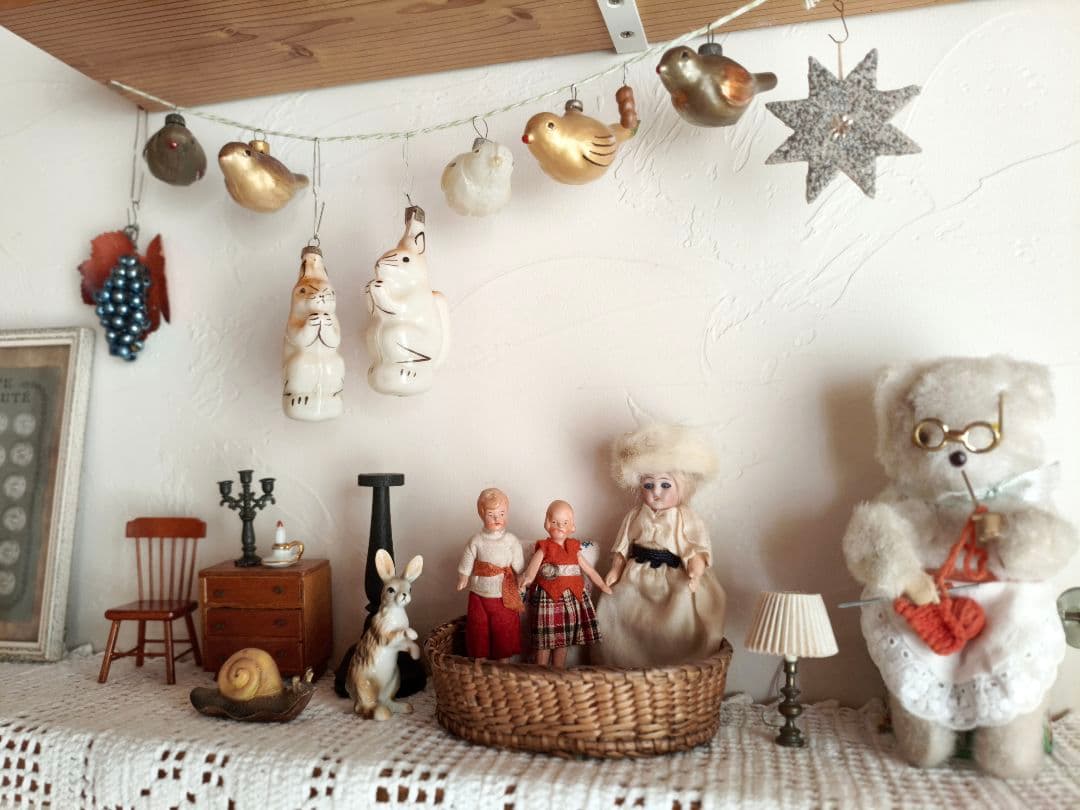 * vintage ornament ୨୧ * ミルク色ガラスの 素敵なリスさん