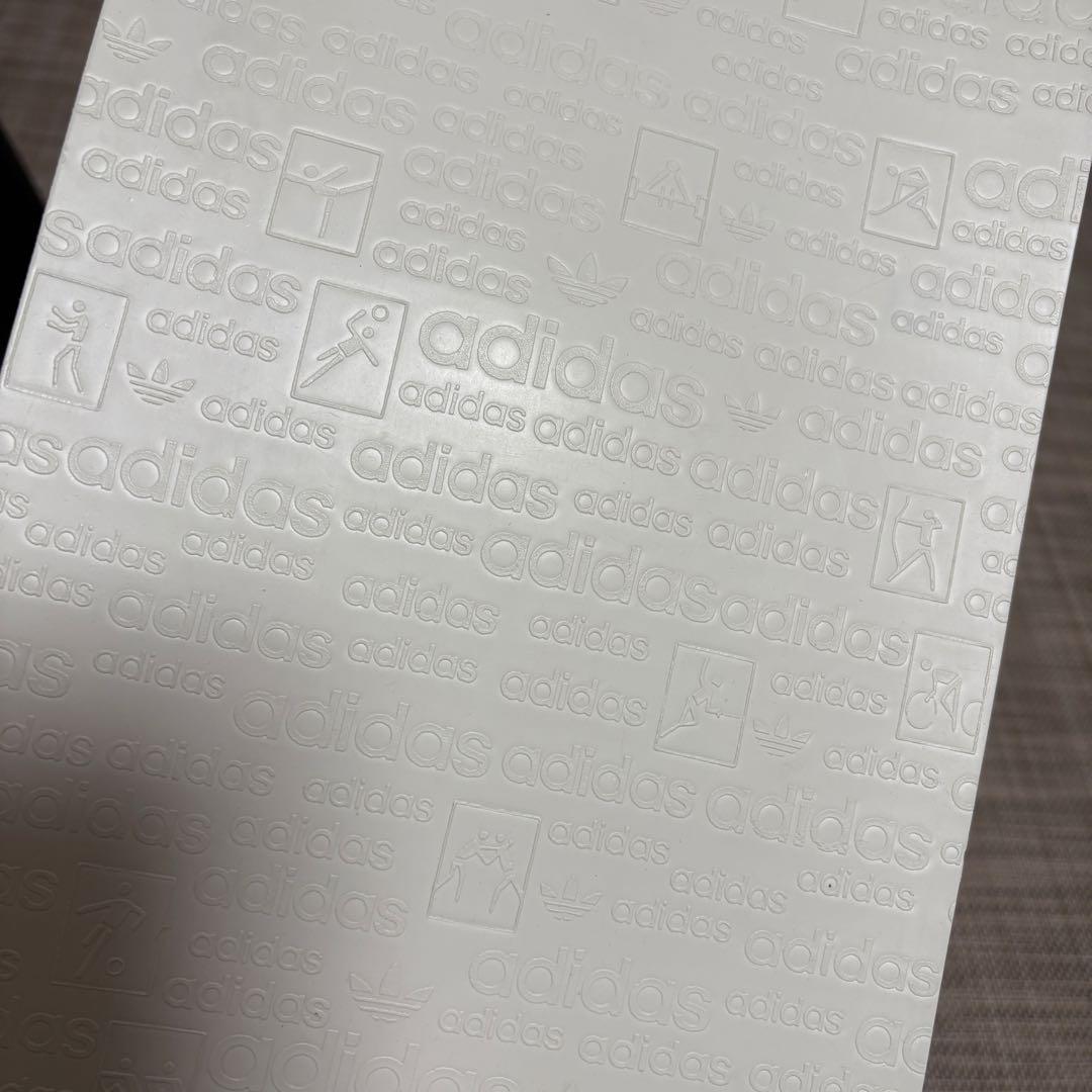 アディダス　adidas ボストンバッグ エナメル