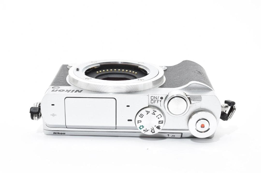 【美品】ニコン NIKON J5 小型軽量ミラーレス一眼カメラ Wi-Fi内蔵