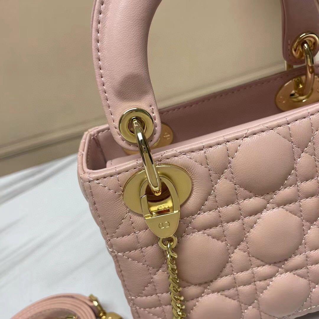 年末年始価格【実写画像】 ロゴ キルティングミニバッグ ピンク