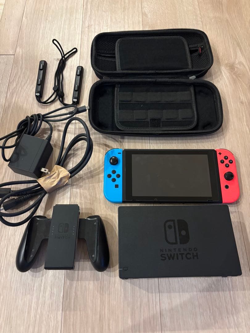 Nintendo Switch 本体 青/赤 Joy-Con・付属品付き