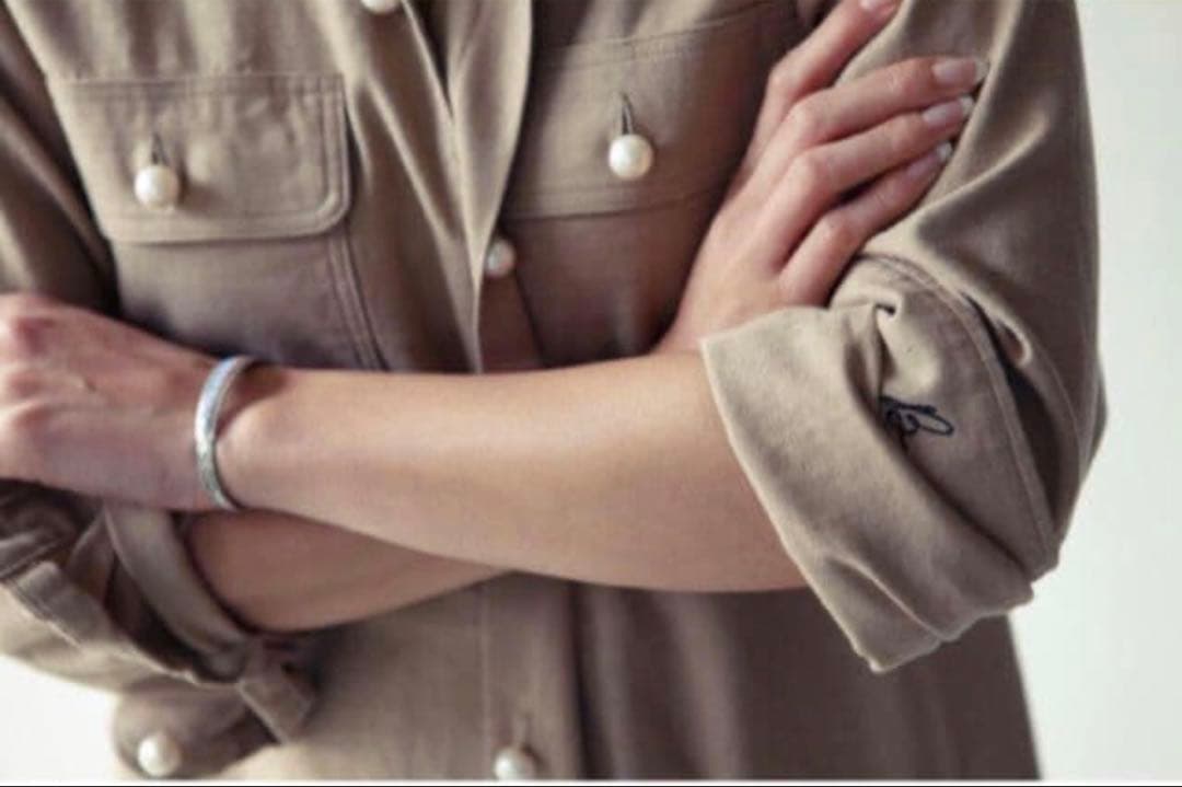 マディソンブルー パールボタン ハンプトン シャツ ベージュ