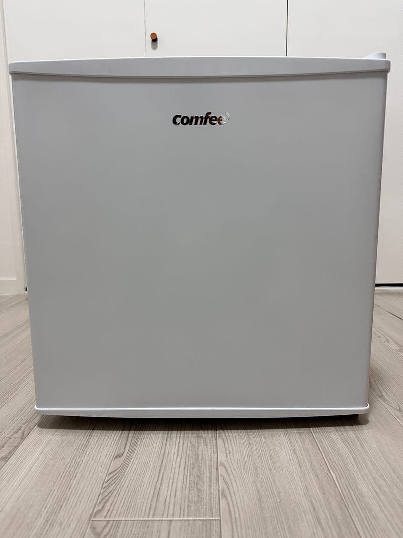 2025年製　冷凍庫　小型　confee 未使用に近い
