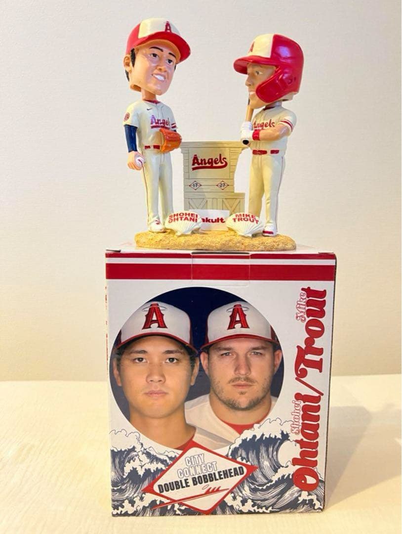 トラウタニ　ボブルヘッド