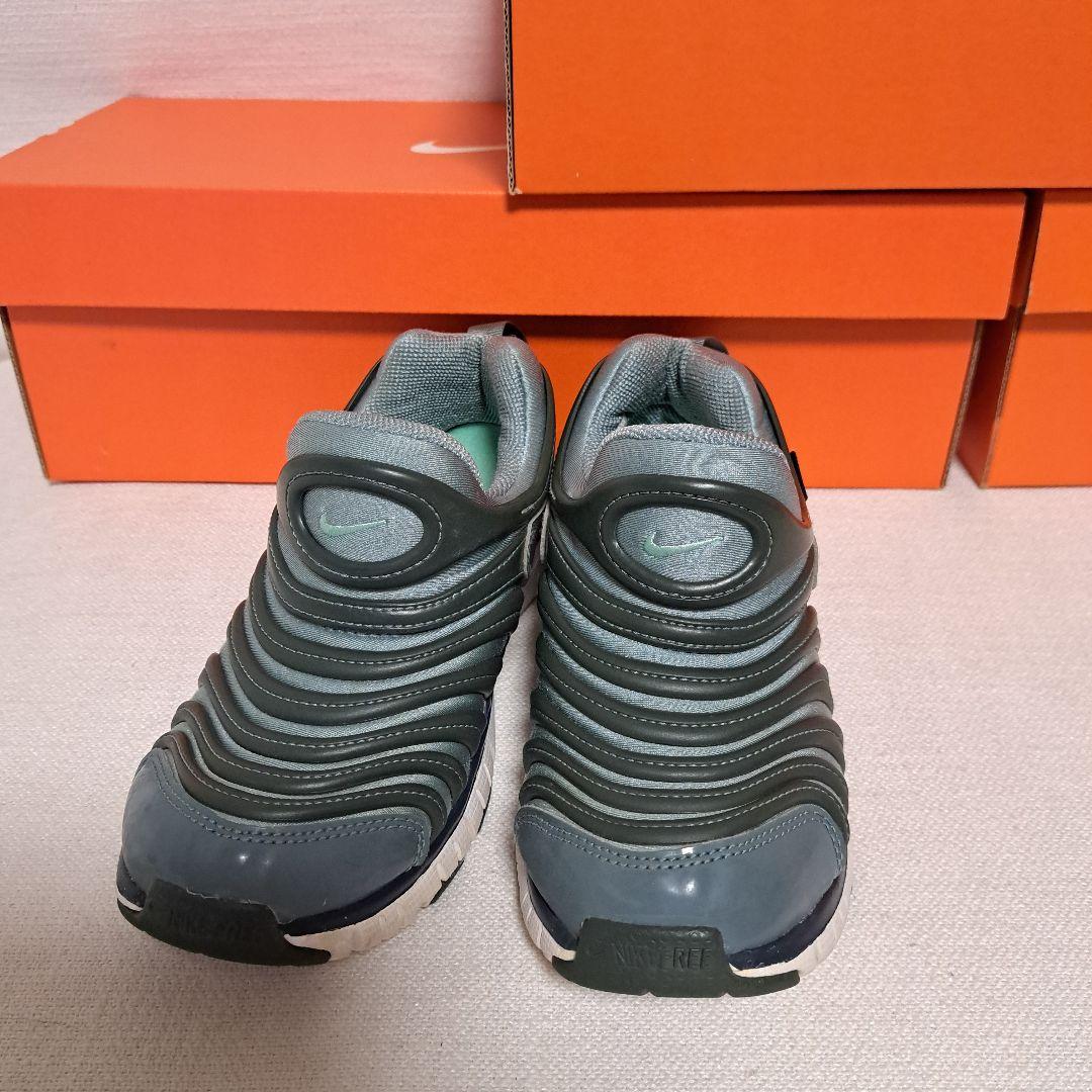 美品NIKE　ナイキダイナモフリー　２１cm　２２cm