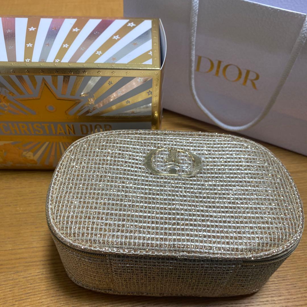 Dior クリスマスコフレ ディオール スノー エッセンス ホリデー 2025